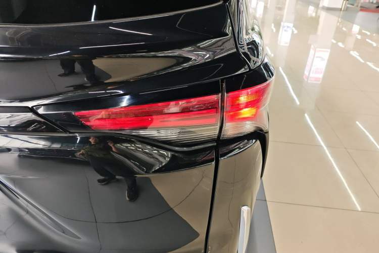 Used Toyota SIENNA 2021 2.5L Hybrid Comfort Edition Right Rear Taillight