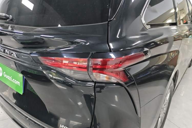 Used Toyota SIENNA 2021 2.5L Hybrid Luxury Edition Right Rear Taillight