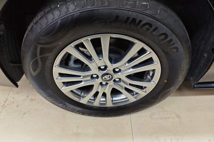 Used Toyota SIENNA 2021 2.5L Hybrid Comfort Edition Right Rear Wheel Hub