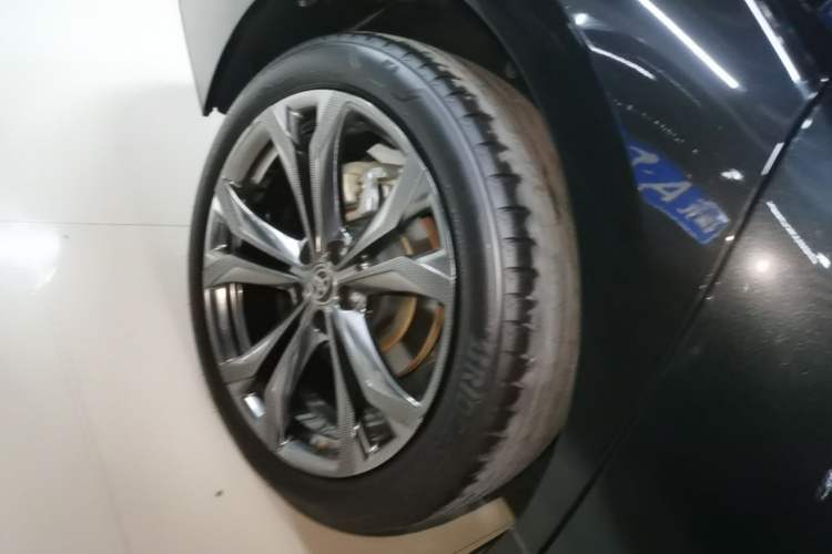 Used Toyota SIENNA 2021 2.5L Hybrid Premium Edition Right Rear Wheel Hub