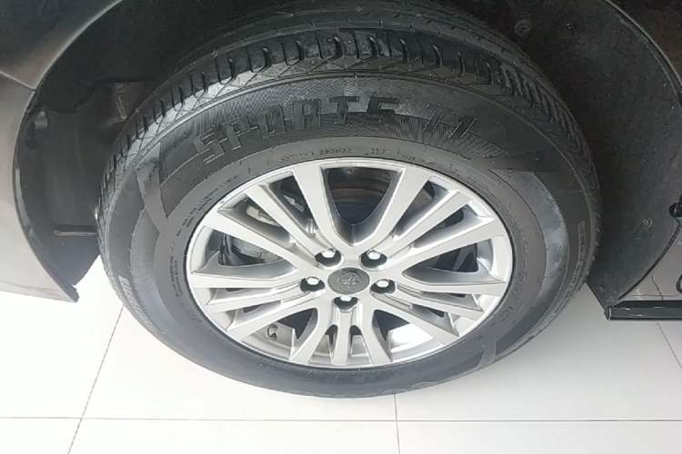 Used Toyota SIENNA 2021 2.5L Hybrid Luxury Edition Right Rear Wheel Hub