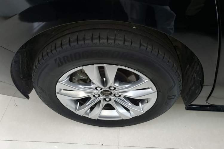 Used Toyota SIENNA 2021 2.5L Hybrid Platinum Edition Right Rear Wheel Hub