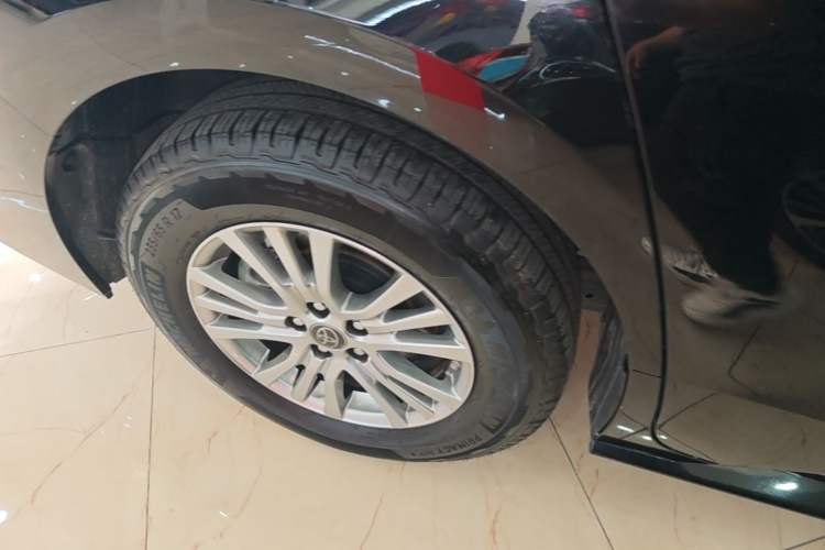 Used Toyota SIENNA 2021 2.5L Hybrid Premium Edition Right Rear Wheel Hub