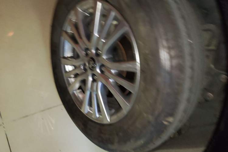 Used Toyota SIENNA 2021 2.5L Hybrid Premium Edition Right Rear Wheel Hub