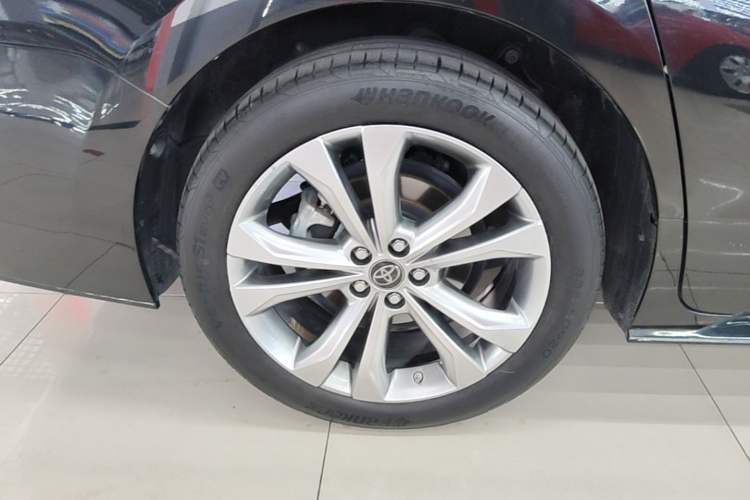 Used Toyota SIENNA 2021 2.5L Hybrid Premium Edition Right Rear Wheel Hub