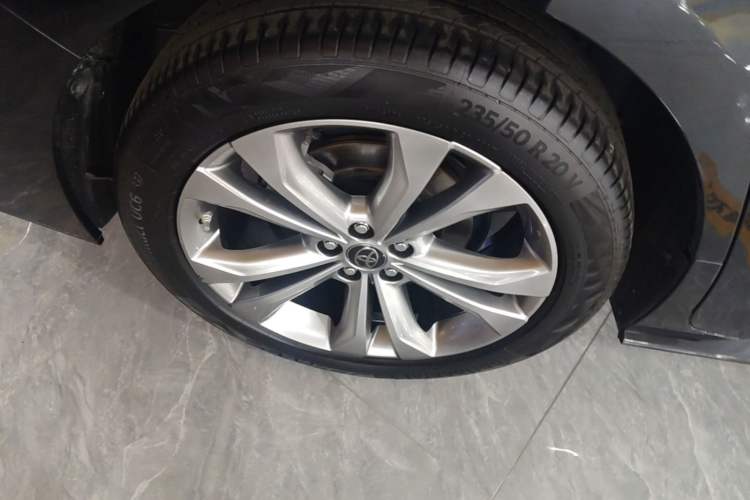Used Toyota SIENNA 2021 2.5L Hybrid Premium Edition Right Rear Wheel Hub