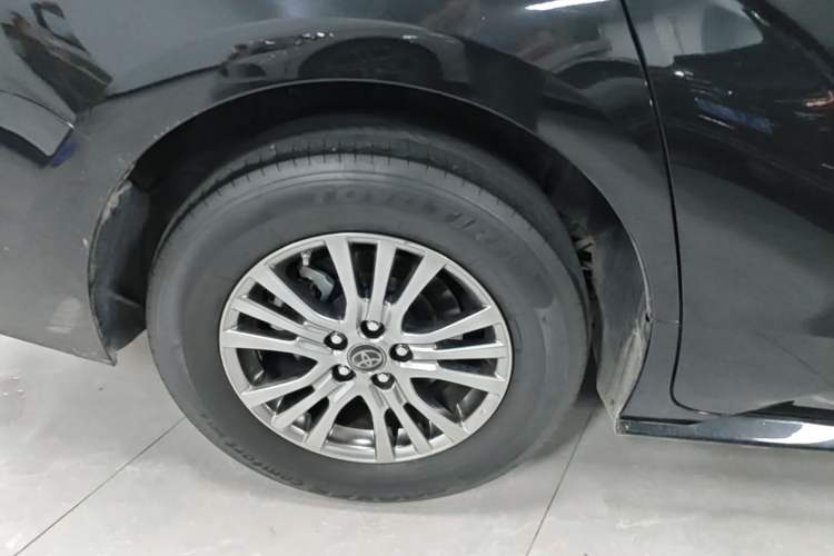 Used Toyota SIENNA 2021 2.5L Hybrid Luxury Edition Right Rear Wheel Hub