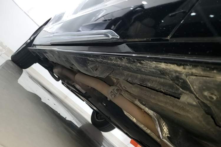 Used Toyota SIENNA 2021 2.5L Hybrid Platinum Edition Right Side Sill
