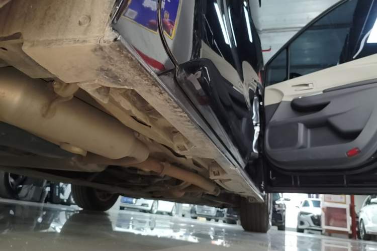 Used Toyota SIENNA 2021 2.5L Hybrid Comfort Edition Right Side Sill