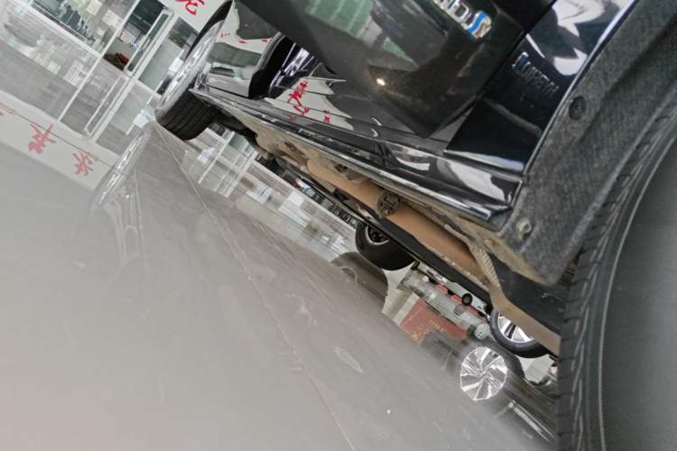 Used Toyota SIENNA 2021 2.5L Hybrid Luxury Edition Right Side Sill