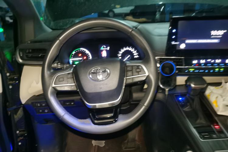 Used Toyota SIENNA 2021 2.5L Hybrid Premium Edition Steering Wheel