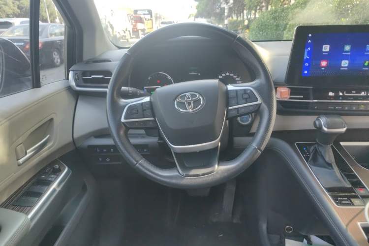 Used Toyota SIENNA 2021 2.5L Hybrid Luxury Edition Steering Wheel