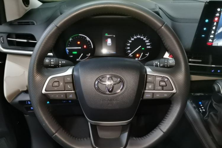 Used Toyota SIENNA 2021 2.5L Hybrid Premium Edition Steering Wheel