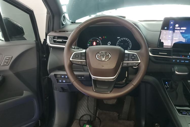 Used Toyota SIENNA 2021 2.5L Hybrid Platinum Edition Steering Wheel