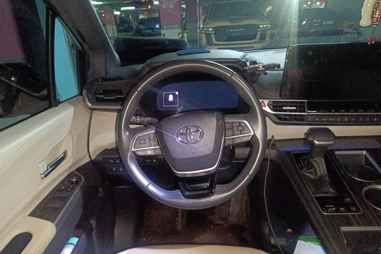 Used Toyota SIENNA 2021 2.5L Hybrid Ultimate Edition Steering Wheel