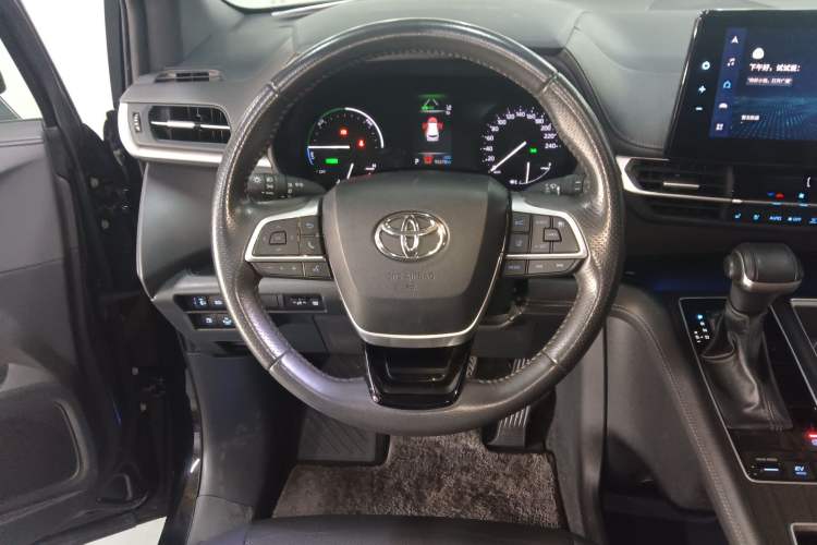 Used Toyota SIENNA 2021 2.5L Hybrid Premium Edition Steering Wheel