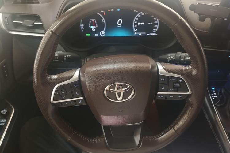 Used Toyota SIENNA 2021 2.5L Hybrid Platinum Edition Steering Wheel