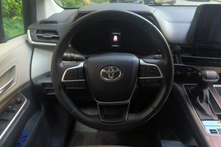 Used Toyota SIENNA 2021 2.5L Hybrid Premium Edition Steering Wheel