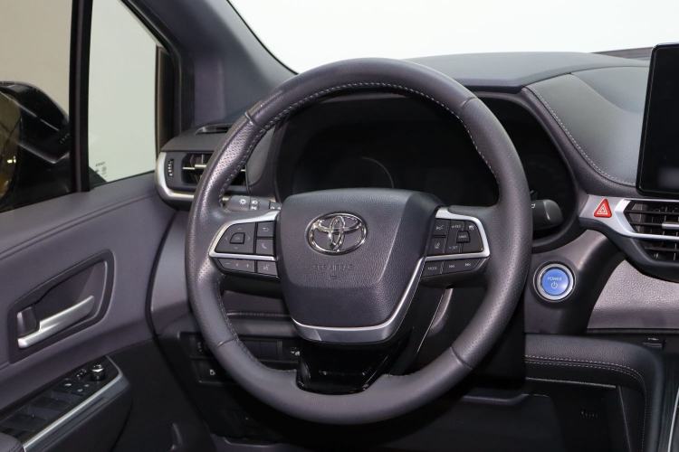 Used Toyota SIENNA 2021 2.5L Hybrid Premium Edition Steering Wheel