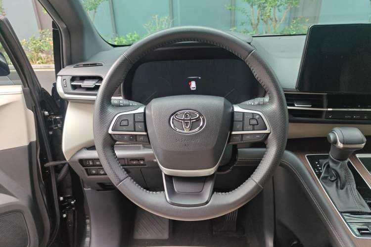 Used Toyota SIENNA 2021 2.5L Hybrid Luxury Edition Steering Wheel