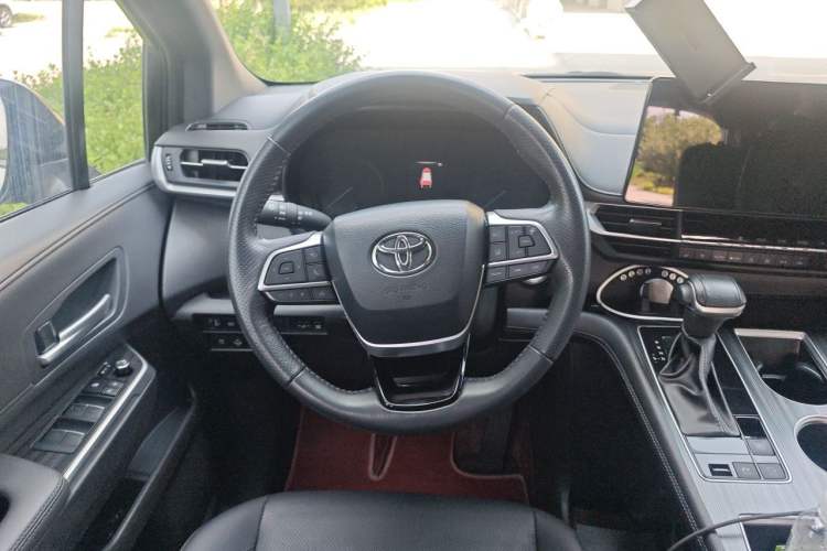 Used Toyota SIENNA 2021 2.5L Hybrid Premium Edition Steering Wheel