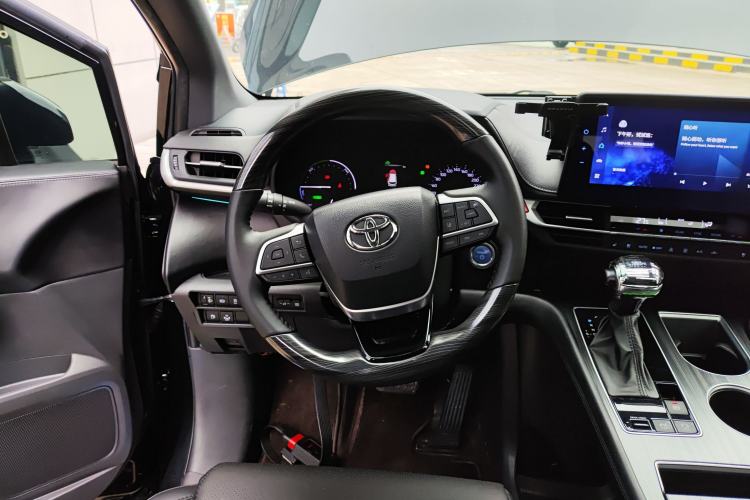 Used Toyota SIENNA 2021 2.5L Hybrid Premium Edition Steering Wheel