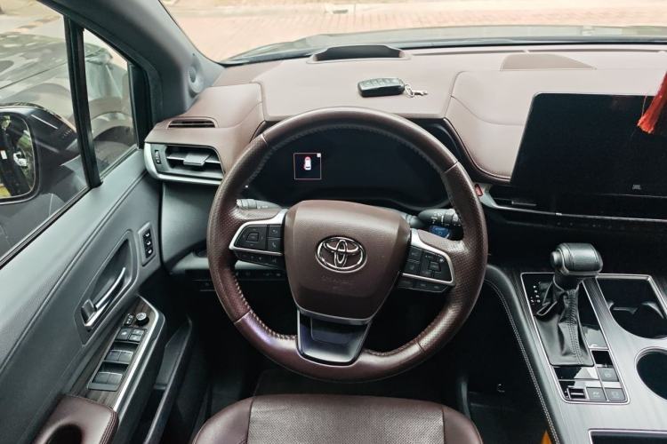 Used Toyota SIENNA 2021 2.5L Hybrid Platinum Edition Steering Wheel