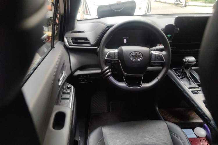 Used Toyota SIENNA 2021 2.5L Hybrid Premium Edition Steering Wheel