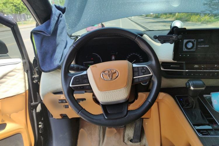 Used Toyota SIENNA 2021 2.5L Hybrid Luxury Edition Steering Wheel