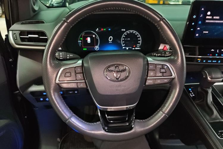 Used Toyota SIENNA 2021 2.5L Hybrid Platinum Edition Steering Wheel