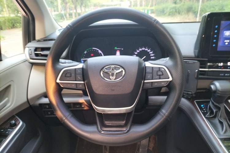 Used Toyota SIENNA 2021 2.5L Hybrid Comfort Edition Steering Wheel