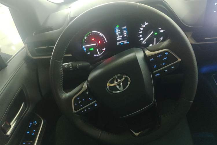 Used Toyota SIENNA 2021 2.5L Hybrid Premium Edition Steering Wheel