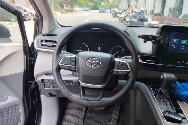 Used Toyota SIENNA 2021 2.5L Hybrid Comfort Edition Steering Wheel