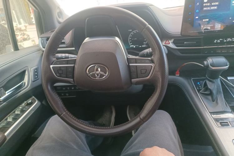 Used Toyota SIENNA 2021 2.5L Hybrid Platinum Edition Steering Wheel