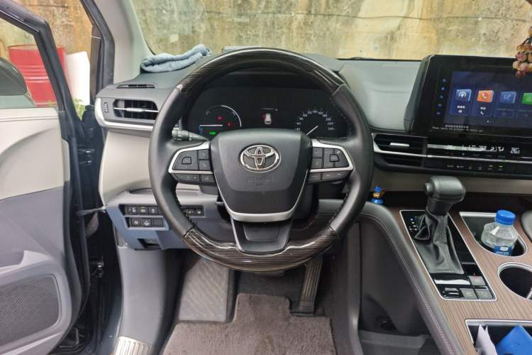 Used Toyota SIENNA 2021 2.5L Hybrid Comfort Edition Steering Wheel