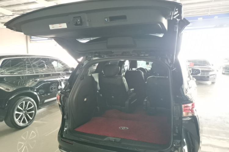 Used Toyota SIENNA 2021 2.5L Hybrid Premium Edition Trunk