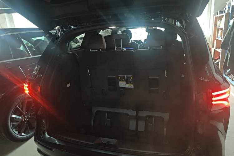 Used Toyota SIENNA 2021 2.5L Hybrid Platinum Edition Trunk
