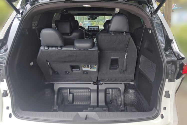 Used Toyota SIENNA 2021 2.5L Hybrid Comfort Edition Trunk