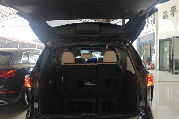 Used Toyota SIENNA 2021 2.5L Hybrid Ultimate Edition Trunk