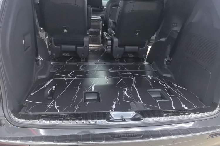 Used Toyota SIENNA 2021 2.5L Hybrid Premium Edition Trunk