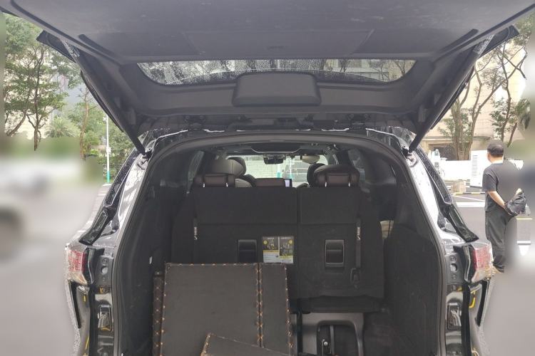 Used Toyota SIENNA 2021 2.5L Hybrid Platinum Edition Trunk