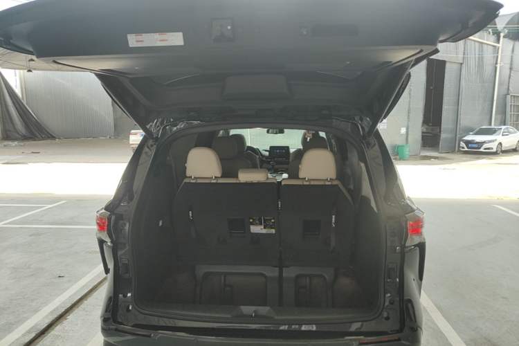 Used Toyota SIENNA 2021 2.5L Hybrid Luxury Edition Trunk