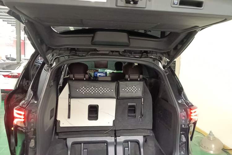 Used Toyota SIENNA 2021 2.5L Hybrid Platinum Edition Trunk