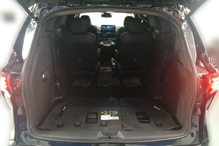 Used Toyota SIENNA 2021 2.5L Hybrid Premium Edition Trunk