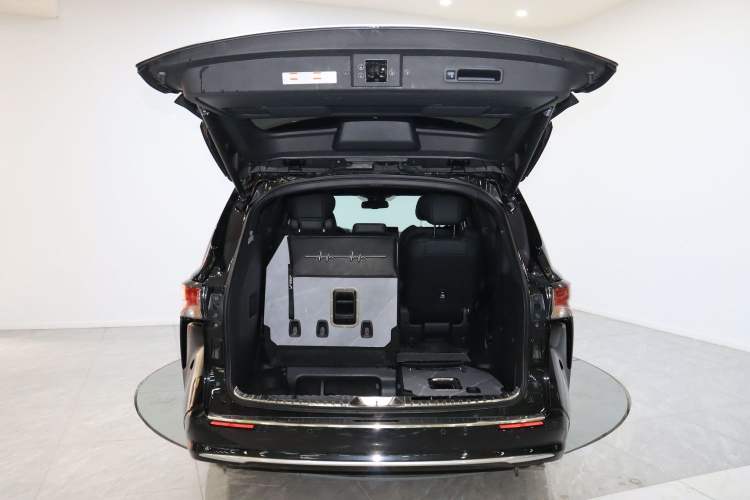 Used Toyota SIENNA 2021 2.5L Hybrid Premium Edition Trunk