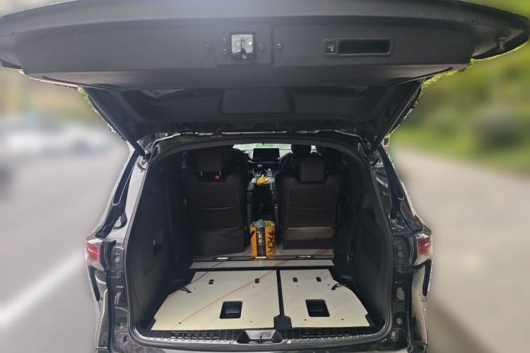 Used Toyota SIENNA 2021 2.5L Hybrid Platinum Edition Trunk