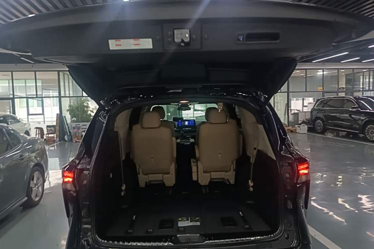 Used Toyota SIENNA 2021 2.5L Hybrid Luxury Edition Trunk