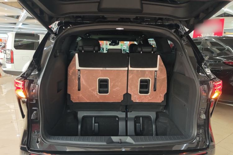 Used Toyota SIENNA 2021 2.5L Hybrid Premium Edition Trunk