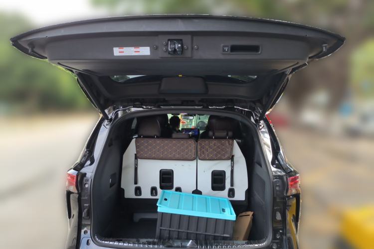 Used Toyota SIENNA 2021 2.5L Hybrid Platinum Edition Trunk
