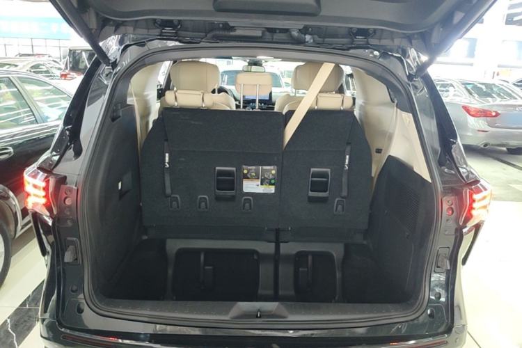 Used Toyota SIENNA 2021 2.5L Hybrid Premium Edition Trunk